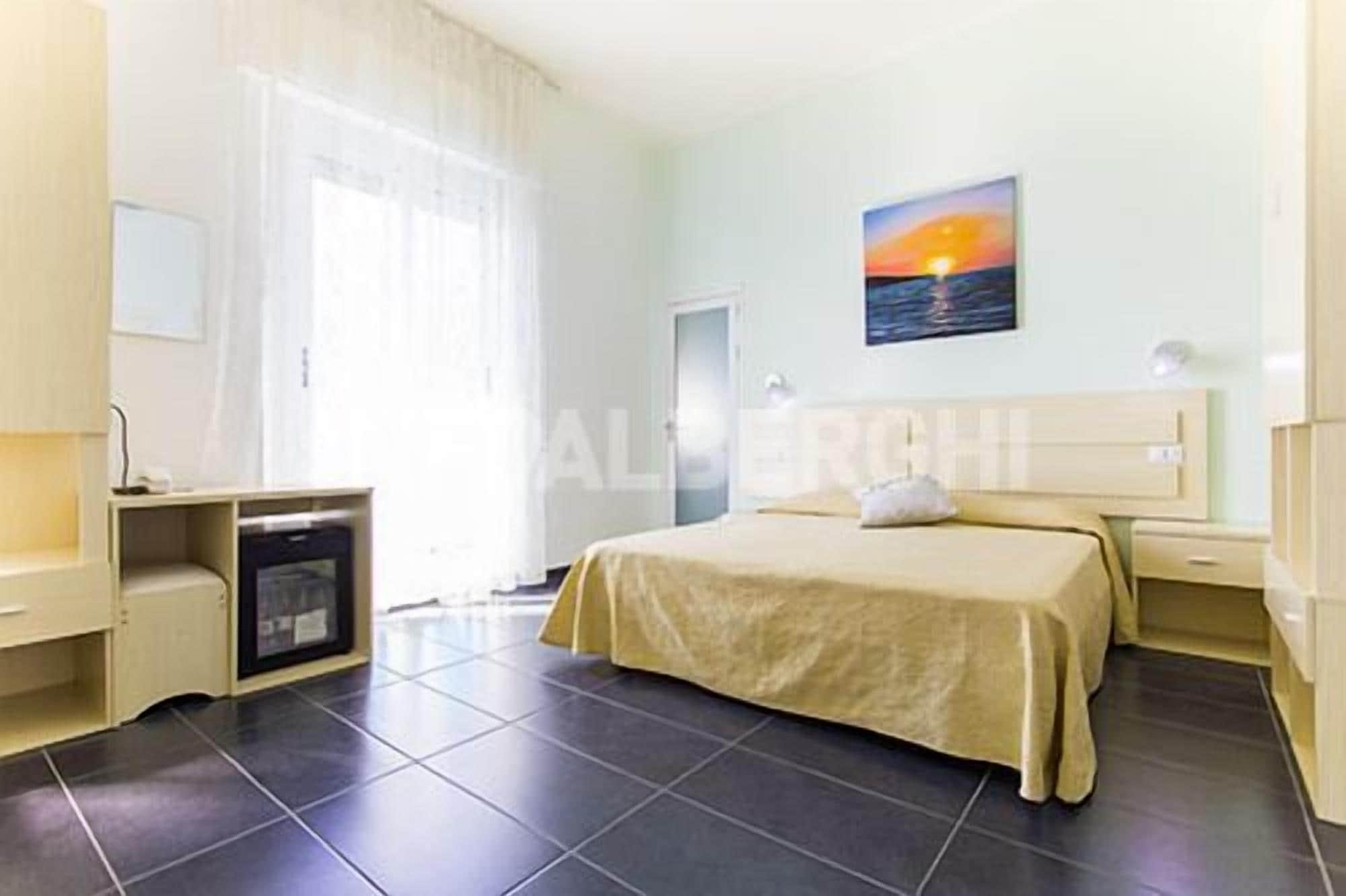 Hotel Spiaggia Marconi Ріміні Екстер'єр фото