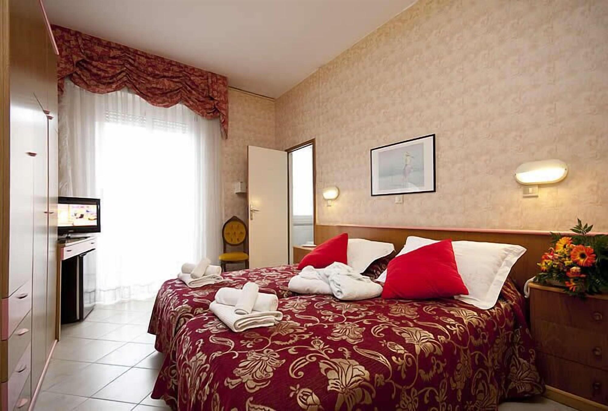 Hotel Spiaggia Marconi Ріміні Екстер'єр фото