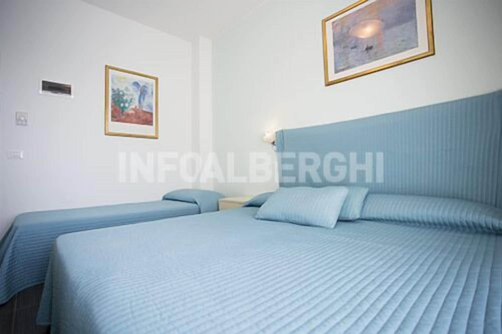 Hotel Spiaggia Marconi Ріміні Екстер'єр фото