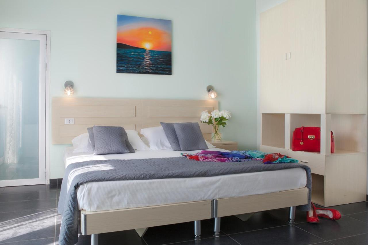 Hotel Spiaggia Marconi Ріміні Екстер'єр фото