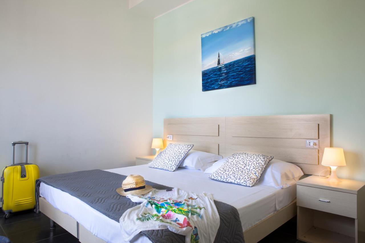 Hotel Spiaggia Marconi Ріміні Екстер'єр фото