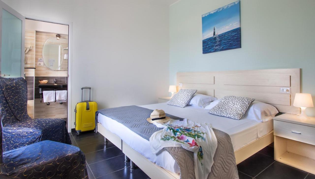 Hotel Spiaggia Marconi Ріміні Екстер'єр фото