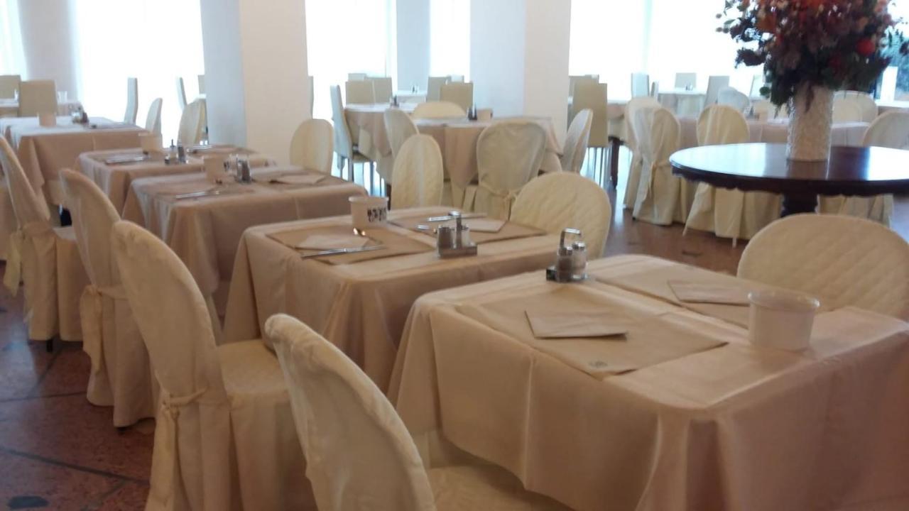 Hotel Spiaggia Marconi Ріміні Екстер'єр фото