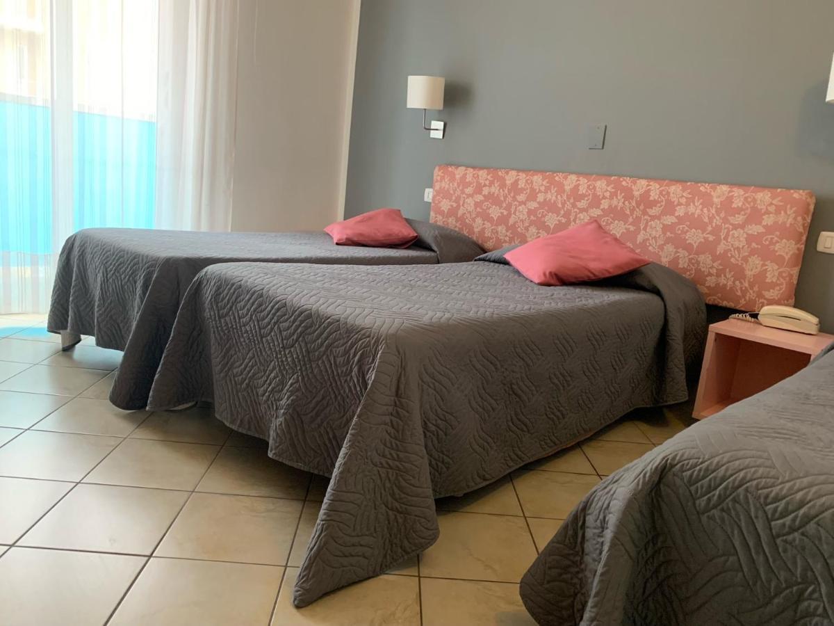 Hotel Spiaggia Marconi Ріміні Екстер'єр фото