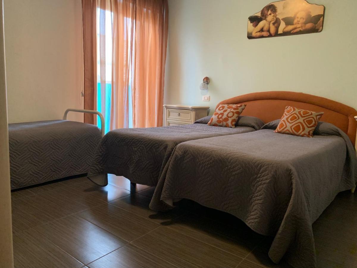 Hotel Spiaggia Marconi Ріміні Екстер'єр фото