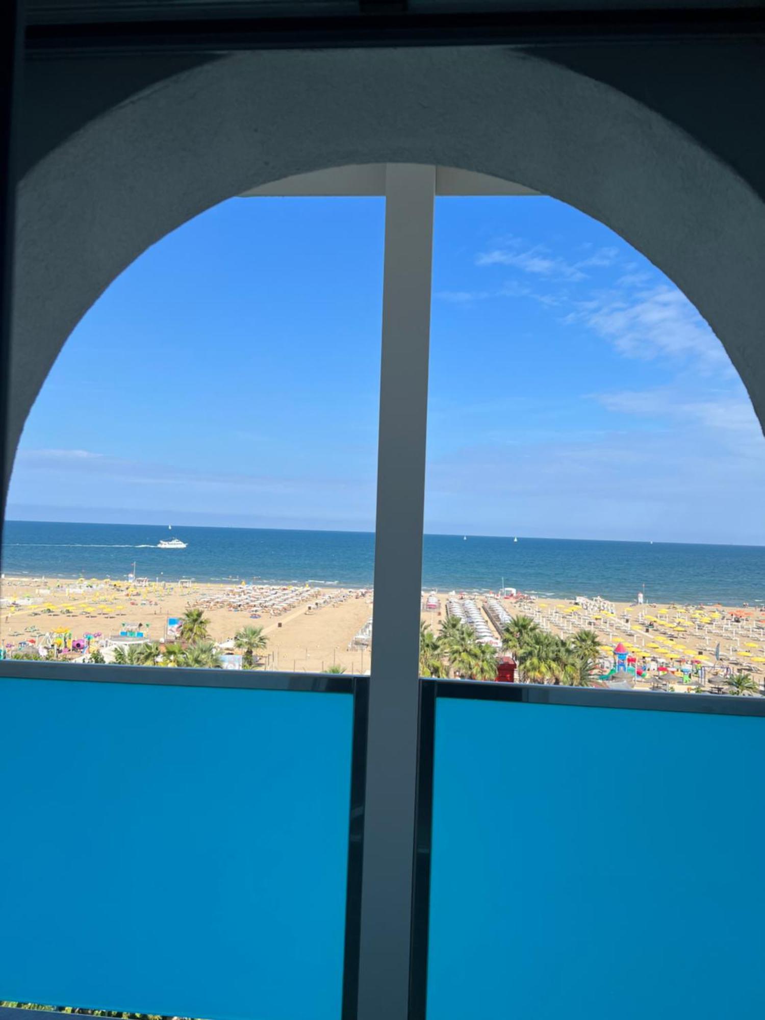 Hotel Spiaggia Marconi Ріміні Екстер'єр фото
