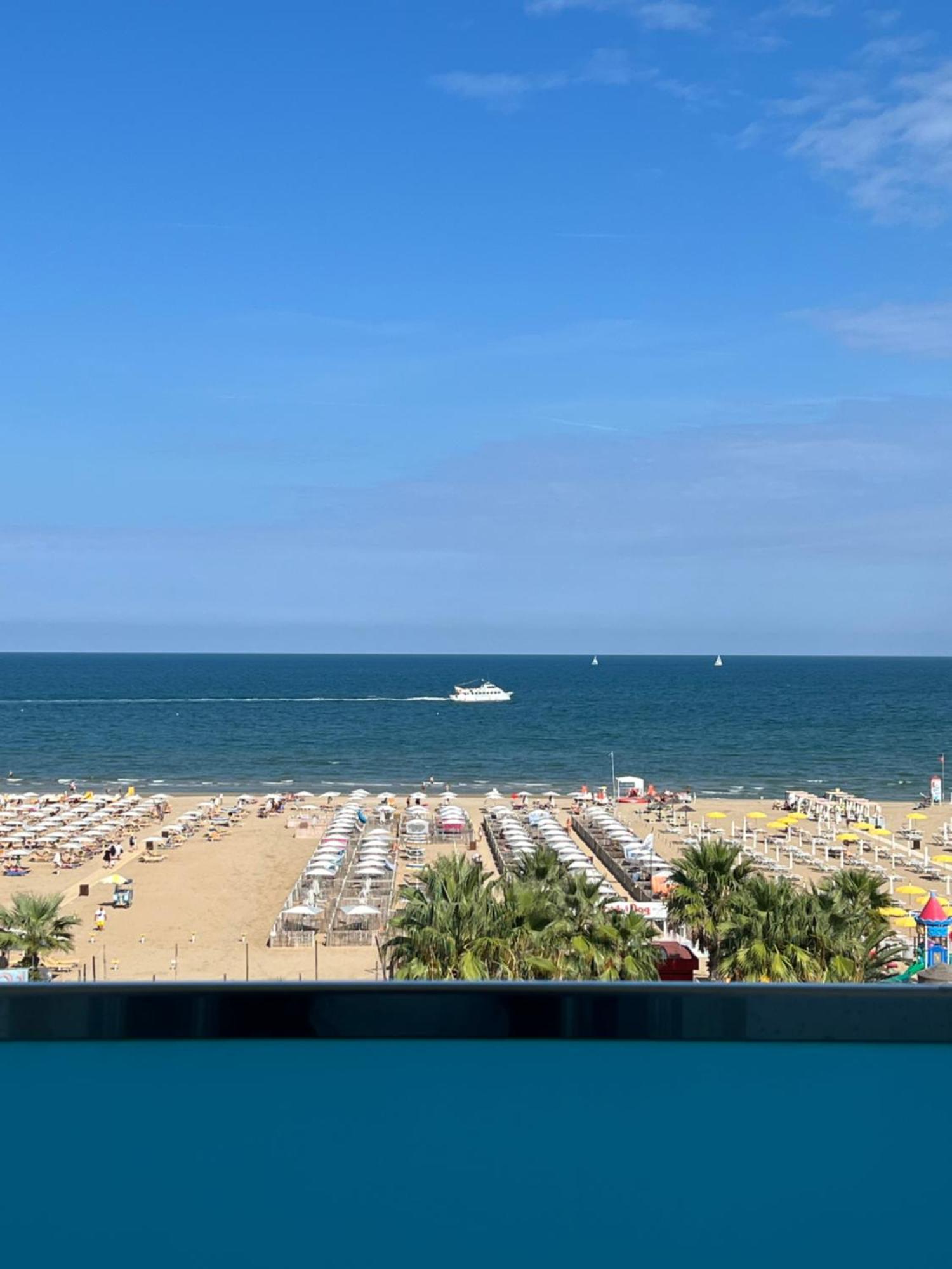 Hotel Spiaggia Marconi Ріміні Екстер'єр фото
